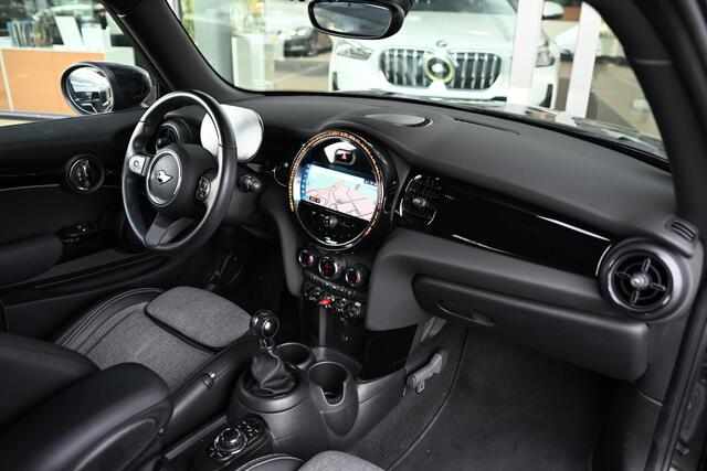 Mini COOPER Hatchback Classic / Sportstoelen / Getint Glas / Ambiance verlichting / Cruise Control / 17 inch LM Tentacle Spoke black