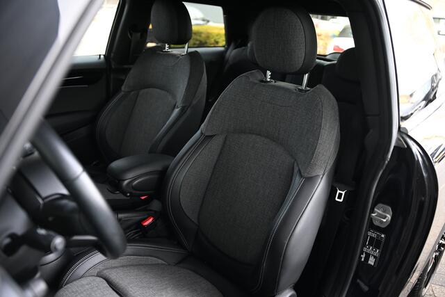 Mini COOPER Hatchback Classic / Sportstoelen / Getint Glas / Ambiance verlichting / Cruise Control / 17 inch LM Tentacle Spoke black