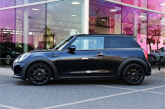 Mini COOPER Hatchback Classic / Sportstoelen / Getint Glas / Ambiance verlichting / Cruise Control / 17 inch LM Tentacle Spoke black