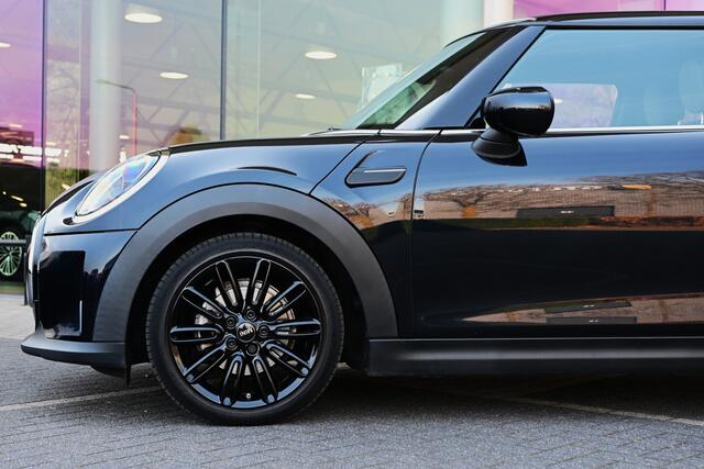 Mini COOPER Hatchback Classic / Sportstoelen / Getint Glas / Ambiance verlichting / Cruise Control / 17 inch LM Tentacle Spoke black