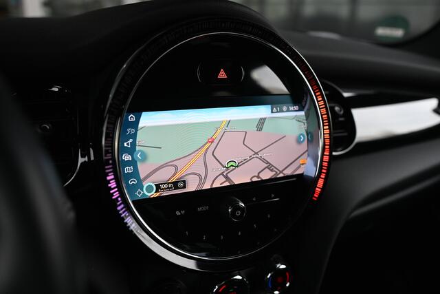 Mini COOPER Hatchback Classic / Sportstoelen / Getint Glas / Ambiance verlichting / Cruise Control / 17 inch LM Tentacle Spoke black