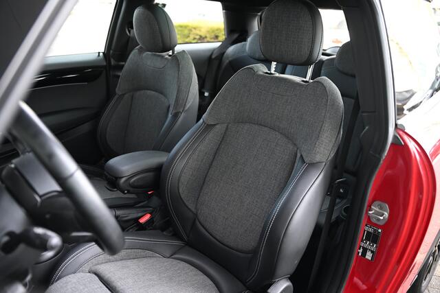 Mini COOPER Hatchback Classic / Panoramadak / Sportstoelen / Achteruitrijcamera / Cruise Control / LED / 16" LM Victory Spoke zwart