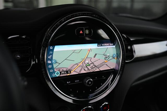 Mini COOPER Hatchback Classic / Panoramadak / Sportstoelen / Achteruitrijcamera / Cruise Control / LED / 16" LM Victory Spoke zwart