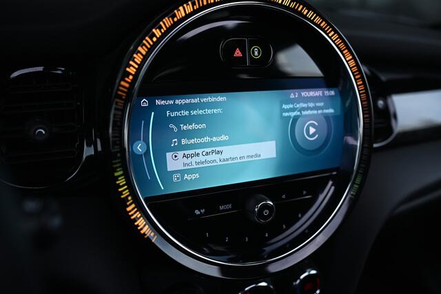 Mini COOPER Hatchback Classic / Panoramadak / Sportstoelen / Achteruitrijcamera / Cruise Control / LED / 16" LM Victory Spoke zwart