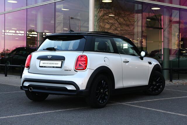 Mini COOPER Hatchback Classic / Panoramadak / Sportstoelen / LED / Cruise Control / 16" LM Victory Spoke zwart