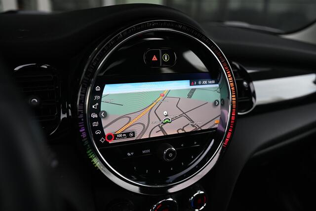 Mini COOPER Hatchback Classic / Panoramadak / Sportstoelen / LED / Cruise Control / 16" LM Victory Spoke zwart