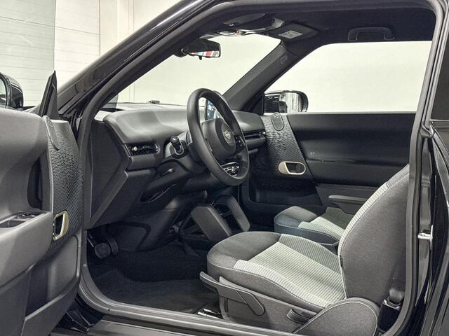 Mini COOPER 3-Deurs E Essential | Head-Up Display | Achteruitrijcamera | Stoelverwarming