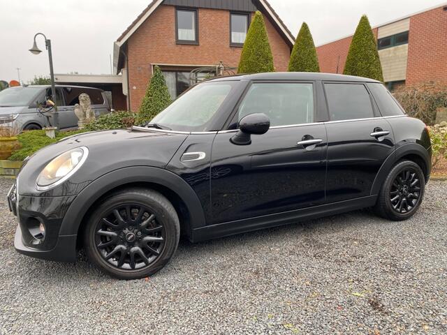 Mini COOPER 1.5 COOPER BUSINESS 5drs NAVI, NL Auto, Airco, Cruise