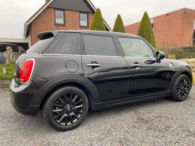 Mini COOPER 1.5 COOPER BUSINESS 5drs NAVI, NL Auto, Airco, Cruise