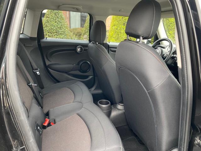 Mini COOPER 1.5 COOPER BUSINESS 5drs NAVI, NL Auto, Airco, Cruise