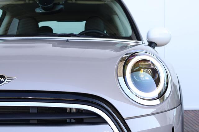 Mini COOPER Mini 1.5 Camden Go Edition Achteruitrijcamera / Cruise Control / Navigatie / Getint Glas / Sportstoelen