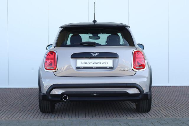 Mini COOPER Mini 1.5 Camden Go Edition Achteruitrijcamera / Cruise Control / Navigatie / Getint Glas / Sportstoelen