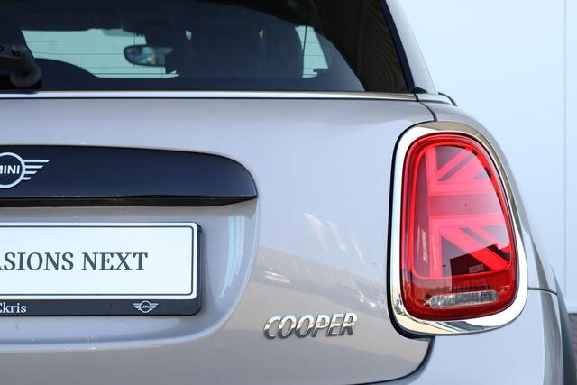 Mini COOPER Mini 1.5 Camden Go Edition Achteruitrijcamera / Cruise Control / Navigatie / Getint Glas / Sportstoelen