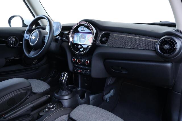 Mini COOPER Mini 1.5 Camden Go Edition Achteruitrijcamera / Cruise Control / Navigatie / Getint Glas / Sportstoelen