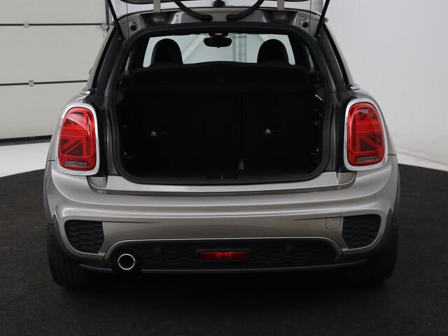 Mini COOPER 1.5 Cooper | Harman/Kardon | Carplay | Sportstoelen | Full LED | Navigatie | Climate control | Park Assist | Cruise control | Getint glas
