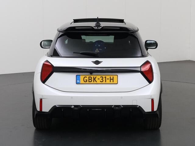 Mini COOPER Mini 1.5 C John Cooper Works M | Panoramadak | Sportstoelen | HUD | Groot Navigatie "OLED" | Camera | DAB | Apple CarPlay/Android Auto | 17" Lichtmetalen Velgen | LED | DAB |