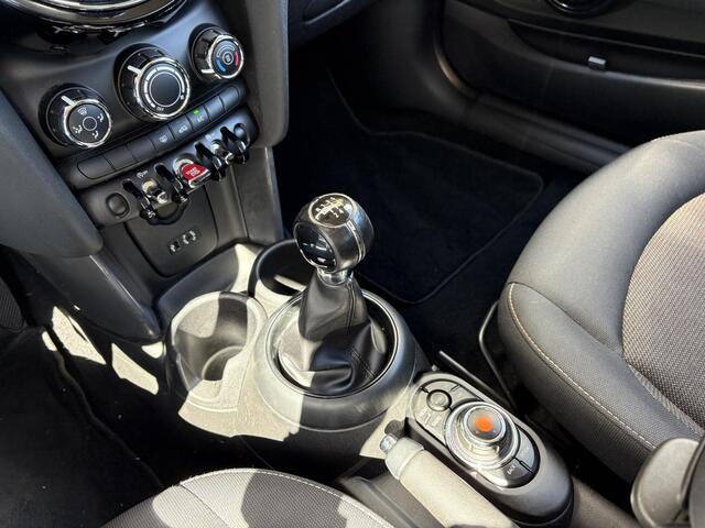 Mini COOPER 1.5 Business | NAP | Navigatie | Cruise Control | Airco | Parkeersensoren | Lichtmetaal |