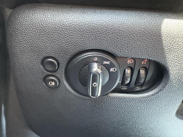 Mini COOPER 1.5 Business | NAP | Navigatie | Cruise Control | Airco | Parkeersensoren | Lichtmetaal |