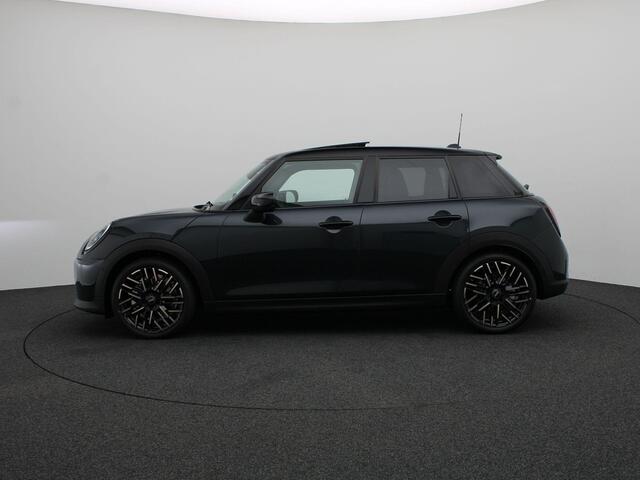 Mini COOPER 5 deurs Favoured + M pakket + Pano + Getint Glas