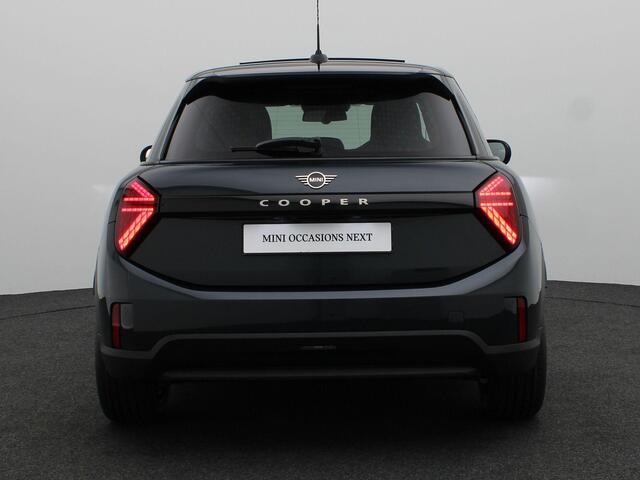 Mini COOPER 5 deurs Favoured + M pakket + Pano + Getint Glas