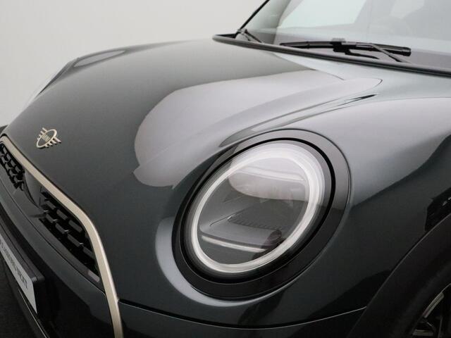 Mini COOPER 5 deurs Favoured + M pakket + Pano + Getint Glas