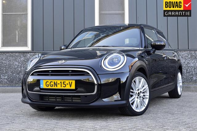 Mini COOPER Mini 1.5 Camden Plus Edition Rijklaarprijs-Garantie Leder sport interieur Camera led apple carplay Airco