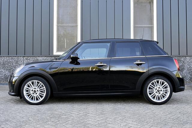 Mini COOPER Mini 1.5 Camden Plus Edition Rijklaarprijs-Garantie Leder sport interieur Camera led apple carplay Airco