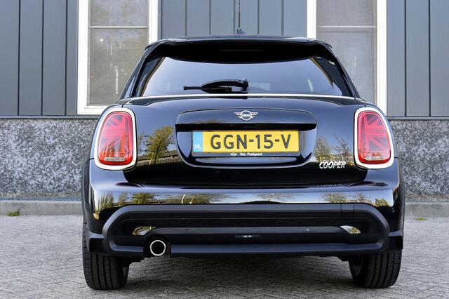 Mini COOPER Mini 1.5 Camden Plus Edition Rijklaarprijs-Garantie Leder sport interieur Camera led apple carplay Airco