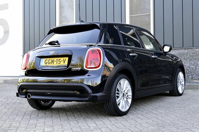 Mini COOPER Mini 1.5 Camden Plus Edition Rijklaarprijs-Garantie Leder sport interieur Camera led apple carplay Airco