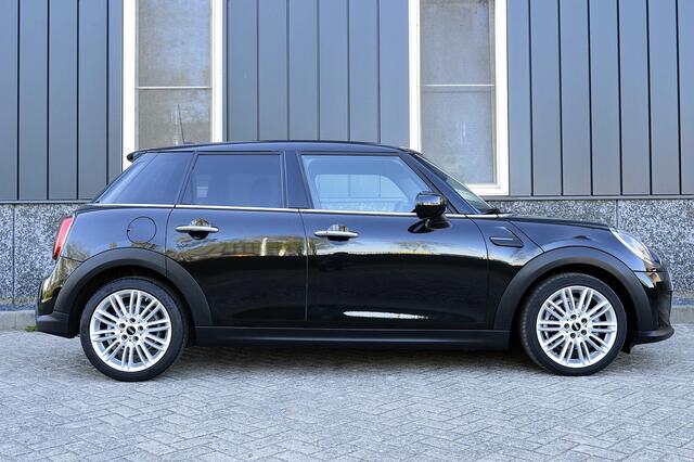 Mini COOPER Mini 1.5 Camden Plus Edition Rijklaarprijs-Garantie Leder sport interieur Camera led apple carplay Airco