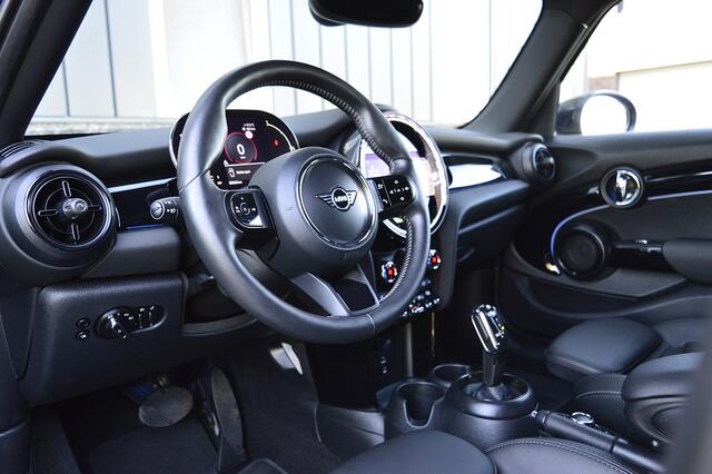 Mini COOPER Mini 1.5 Camden Plus Edition Rijklaarprijs-Garantie Leder sport interieur Camera led apple carplay Airco
