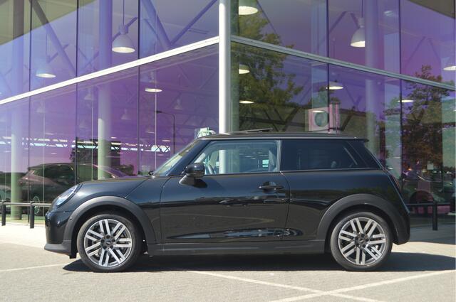 Mini COOPER Hatchback C Automaat / Classic / Pakket M / 17 inch Parallel Spoke 2-tone