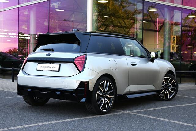 Mini COOPER Hatchback E / John Cooper Works / Pakket M / 18" JCW Lap Spoke 2-tone