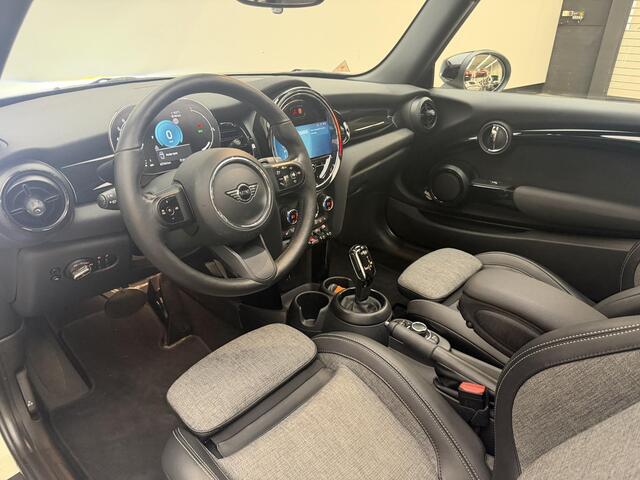 Mini COOPER Mini 1.5 Classic | Automaat | Panodak | Black Optic pakket | Carplay | NL Auto