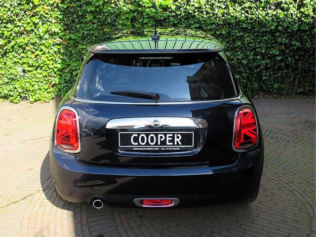 Mini COOPER 1.5 One Pepper F56 LCI met LED, Park ass., DAB, Navi en 17"