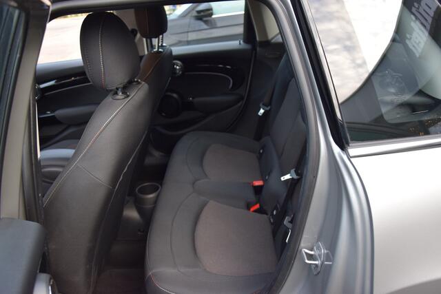 Mini COOPER Mini 1.5 136PK Camden Edition Automaat | Org. NL | BOVAG Garantie | Automatische Airco | Parkeer sensoren | All-season banden | Apple Carplay/Android Auto | LED koplampen |