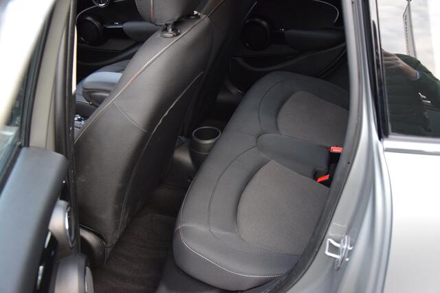 Mini COOPER Mini 1.5 136PK Camden Edition Automaat | Org. NL | BOVAG Garantie | Automatische Airco | Parkeer sensoren | All-season banden | Apple Carplay/Android Auto | LED koplampen |