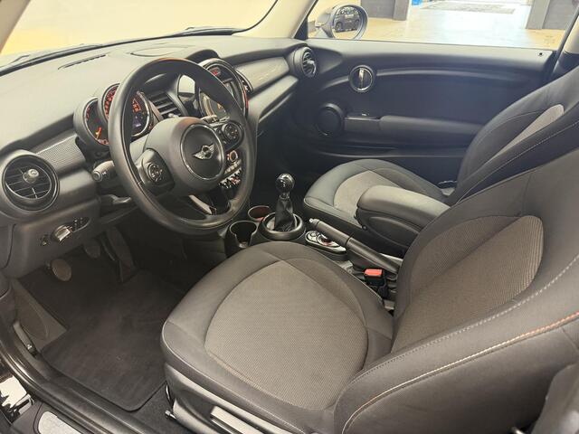 Mini COOPER Mini 1.5 Business | 17 '' JCW lm Velgen | Cruise | NL Auto