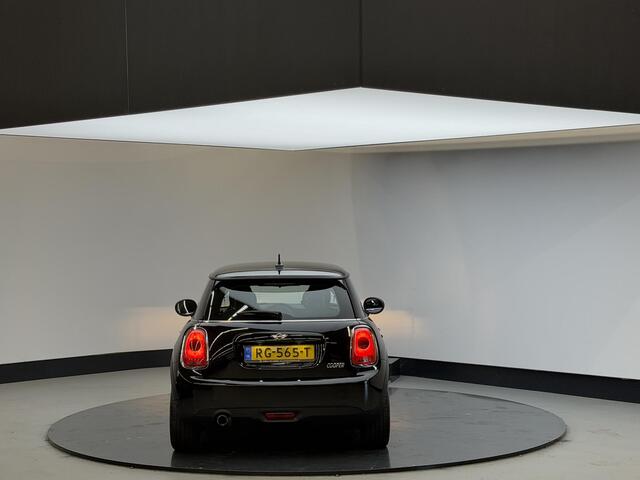 Mini COOPER Mini 1.5 Business | 17 '' JCW lm Velgen | Cruise | NL Auto