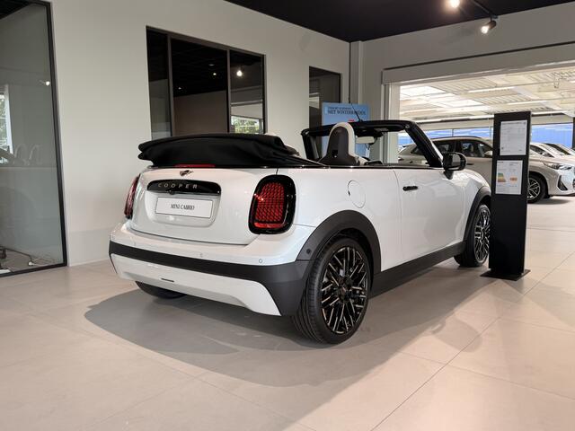 Mini COOPER Cabrio 2.0 C Favoured S pakket | Comfort Access | Stoelverwarming | Sportstoelen | Head-up display