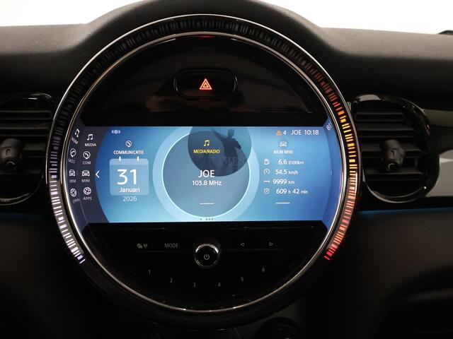 Mini COOPER 3-Deurs 1.5 Sports Classic Automaat | Apple Carplay & AndroidAUTO | Parkeersensoren | 1e eigenaar |