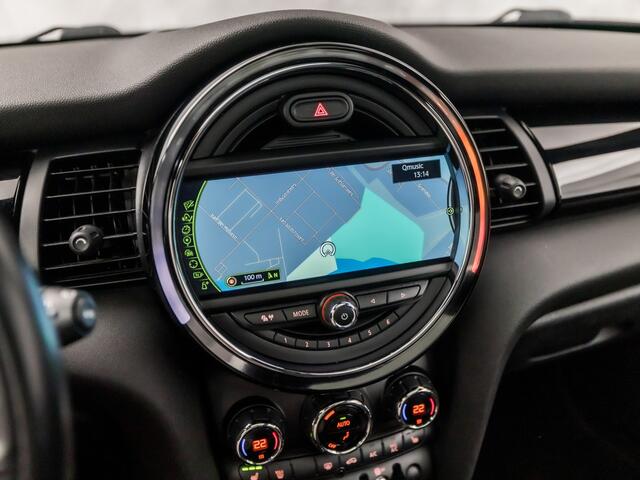 Mini COOPER Mini 1.5 Chili Automaat (PANORAMADAK, GROOT NAVI, CLIMATE, LEDER, STOELVERWARMING, SPORTSTOELEN, GETINT GLAS, PARKEERSENSOREN, LED KOPLAMPEN, NIEUWSTAAT)