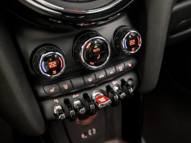 Mini COOPER Mini 1.5 Chili Automaat (PANORAMADAK, GROOT NAVI, CLIMATE, LEDER, STOELVERWARMING, SPORTSTOELEN, GETINT GLAS, PARKEERSENSOREN, LED KOPLAMPEN, NIEUWSTAAT)