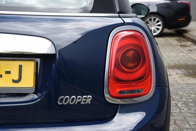 Mini COOPER 3-Deurs 1.5 Chili Serious Business | 1e eigenaar | Volledig BMW-MINI onderhouden | Zomer /- winterbandenset |