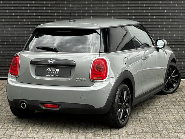 Mini COOPER Hatchback 3 deurs / Airconditioning / Bluetooth / Elektrisch Pakket / DAB / 16 Inch / Chrome Line