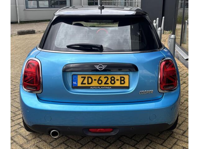 Mini COOPER 5-Deurs 1.5 Chili 136PK | PANO | NL AUTO | Luxe Stoelen | Parkeersensoren | Airco | Navigatie | Cruise Control | 2 Sleutels | Lichtmetalen Velgen |