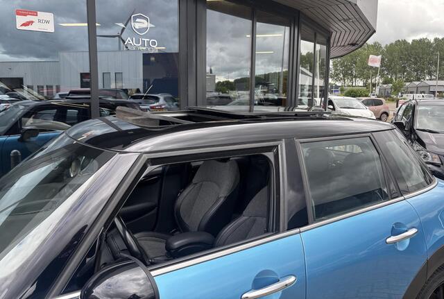 Mini COOPER 5-Deurs 1.5 Chili 136PK | PANO | NL AUTO | Luxe Stoelen | Parkeersensoren | Airco | Navigatie | Cruise Control | 2 Sleutels | Lichtmetalen Velgen |
