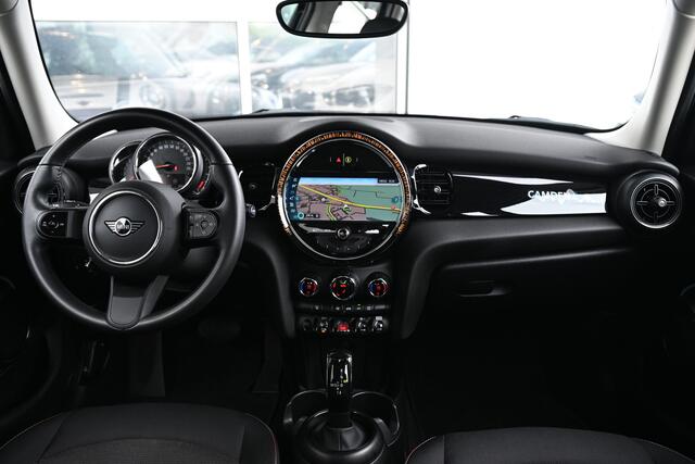 Mini COOPER Hatchback Camden Automaat / LED / Cruise Control / Multifunctioneel stuurwiel / 16" LM Victory Spoke zwart