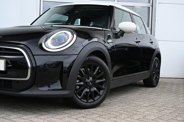 Mini COOPER Hatchback Camden Automaat / LED / Cruise Control / Multifunctioneel stuurwiel / 16" LM Victory Spoke zwart