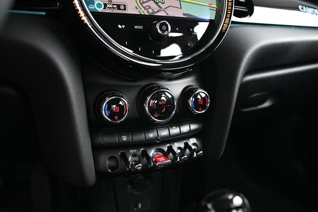 Mini COOPER Hatchback Camden Automaat / LED / Cruise Control / Multifunctioneel stuurwiel / 16" LM Victory Spoke zwart